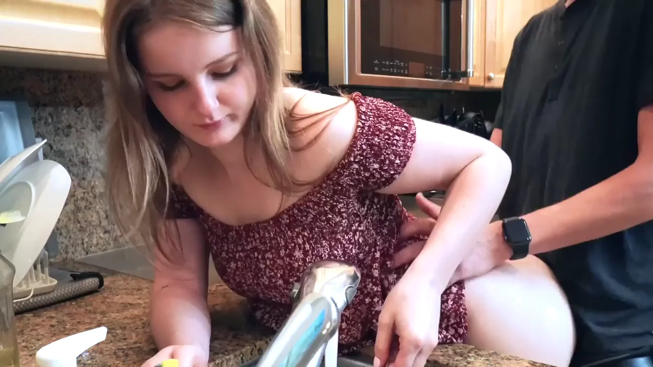 🍽️ Freeuse Housewife Washes Dishes While Getting Fucked Raw 😈