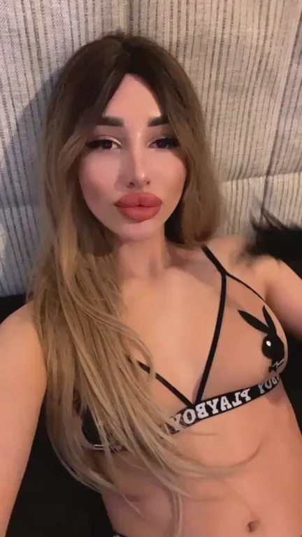 I want an older man who appreciates big fake lips