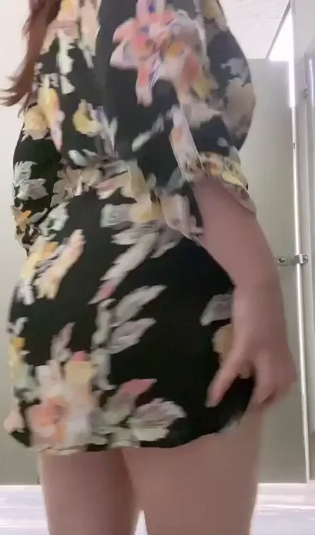 🍑 Lunch Break Bathroom Booty Tease 🍑