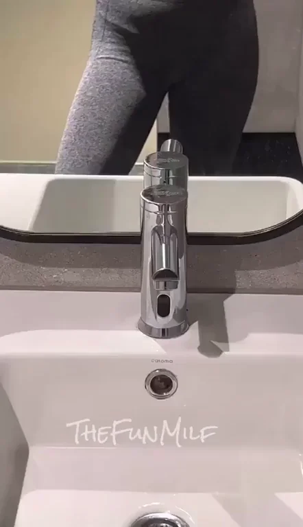 Fun MILF Flaunts Her Juicy Ass and Tits in Gym Locker Room
