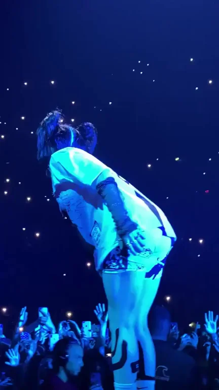 Billie's THIGHS!