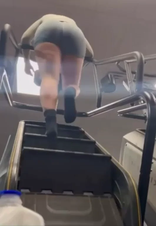 Gym Slut's StairMaster Ass Bounce 😈💦 (Would You Stare?)