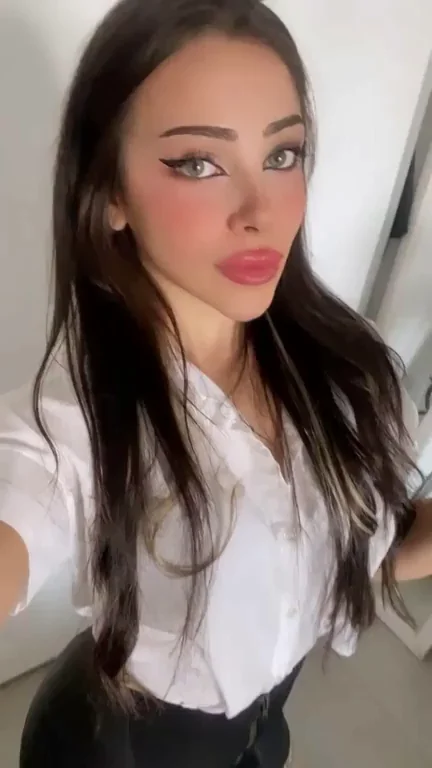 Bimbo Secretary's Slutty Work Distraction Tease 😈