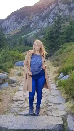 Beautiful autumn weather means crowded trails well and more stress when showing those big boobs of mine. Heh