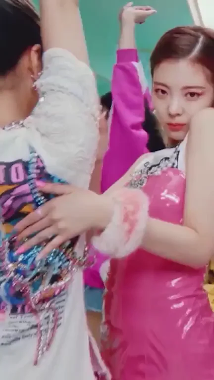 ITZY - Lia , Ryujin