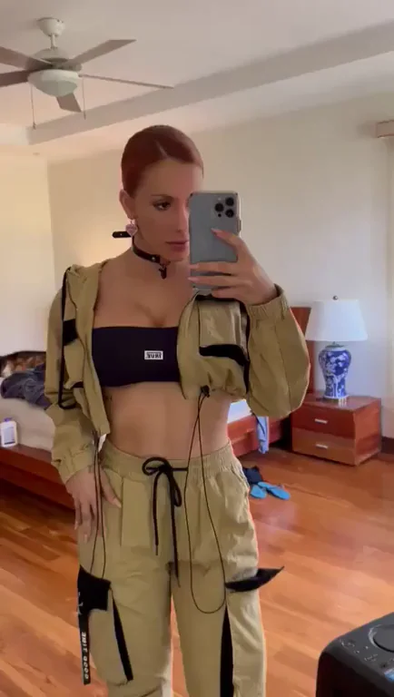 Love my easy access top, great for going out and letting them drink off my boobs