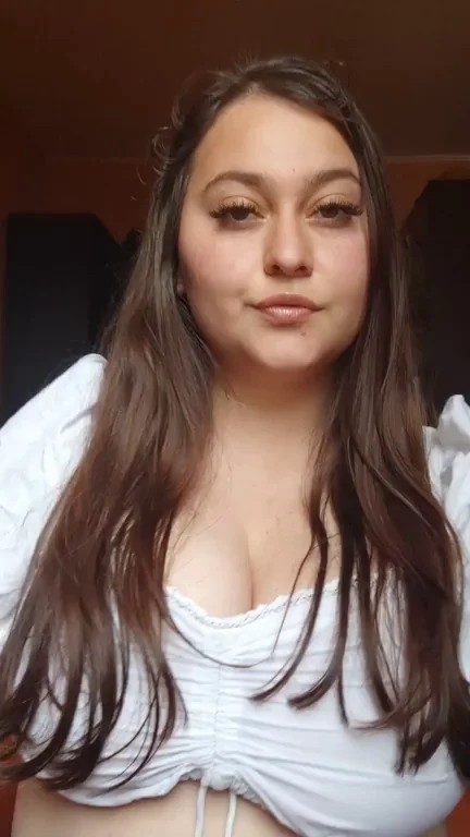 Anyone a fan of saggy milf titties?