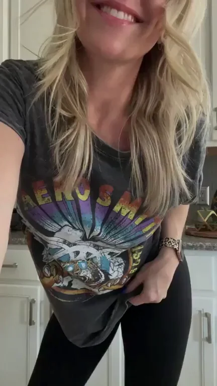 If you help me with the dishes I'll help you with your boner|