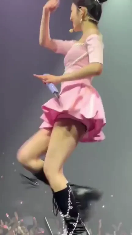 Irene's Pink Skirt Tease 💖 Kpop Fap Fuel 🔥
