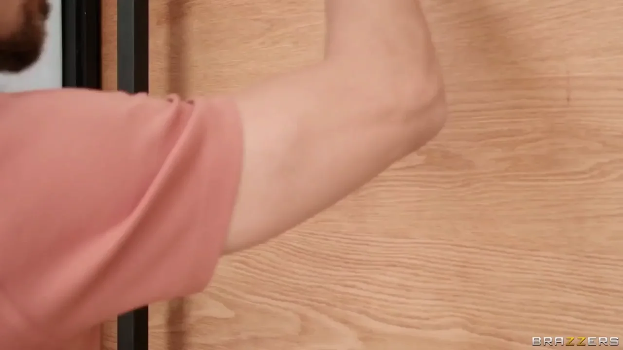 [FFM] Sneaks Him Into Her Sexy Stepmom