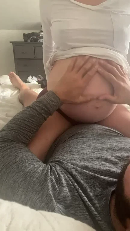 Eight months pregnant and all I want is to rub cum all over my belly 😈