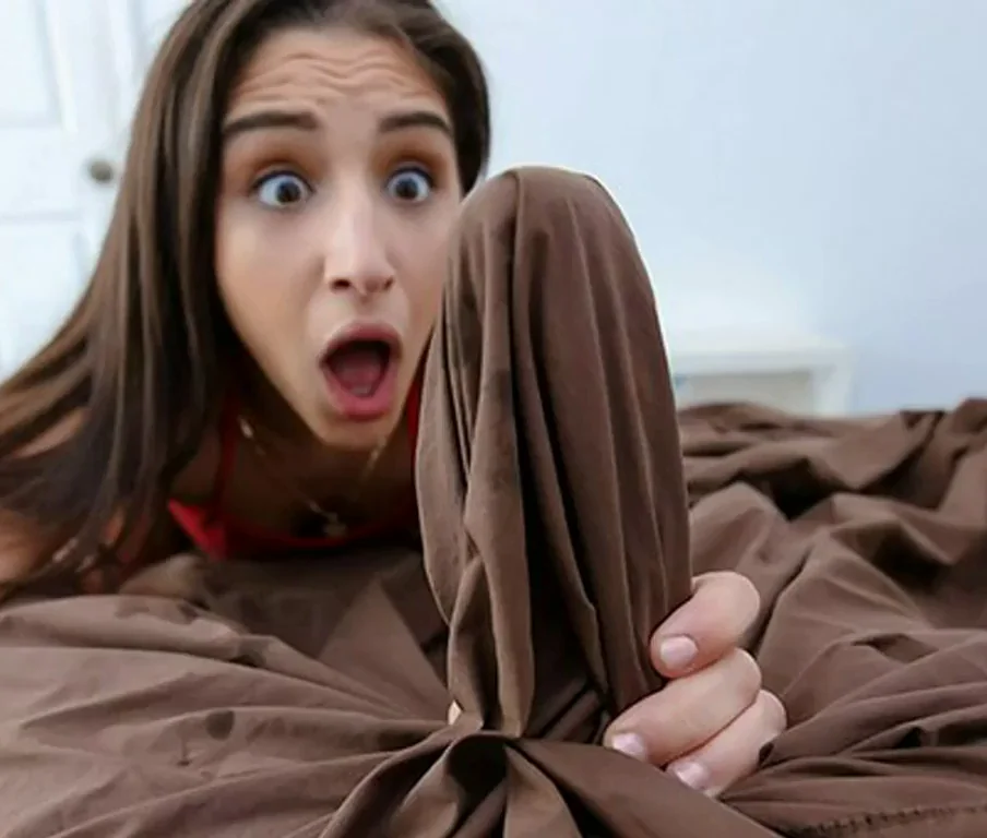Horny Step ister Secretly Sucks Her Brother's Morning Wood