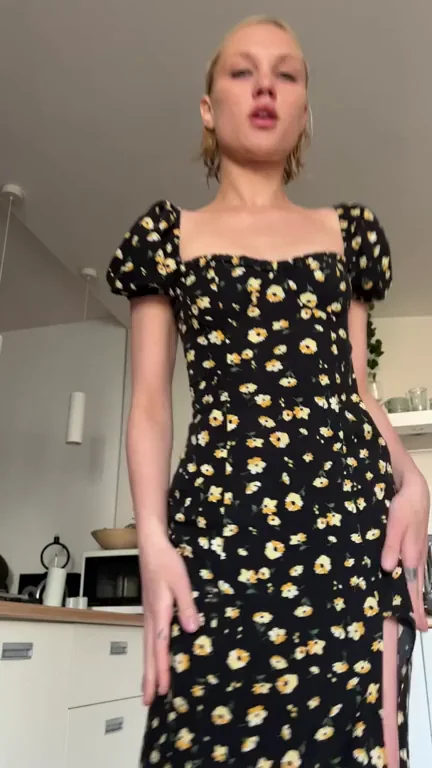 Just a cute fuckdoll who wants to drain your balls :)