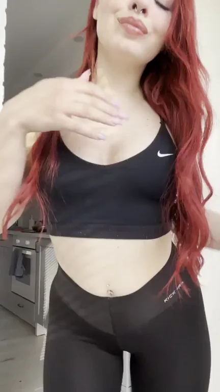 🔥 Redhead Babe's B-Cups Gonna Make Your Cock Throbbin' Hard 😈🍆