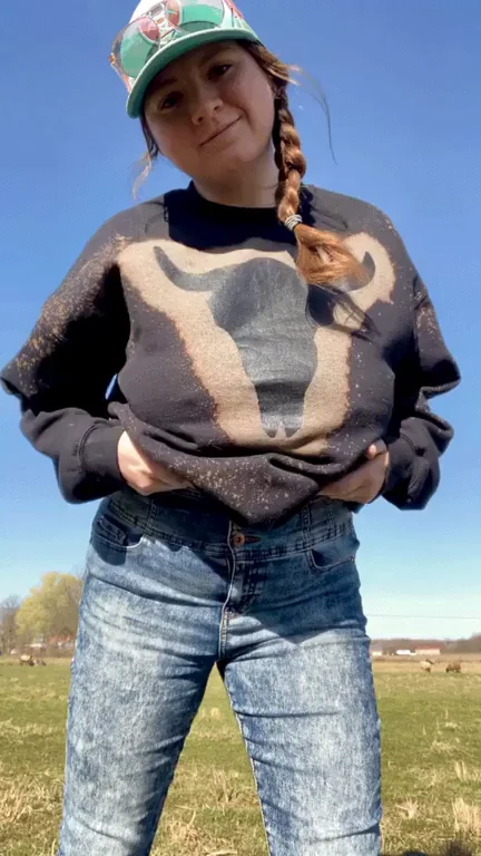 Indiana farm milf ðŸ® Daily posts, weekly videos, customs and more 😁˜ Cum see me 😁‰
