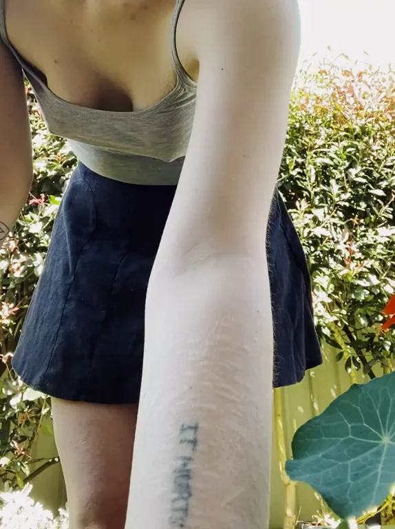 Wanna Pound My Wet Pussy Outdoors? 😈 Flashing My Juicy Ass Hehe 🍑