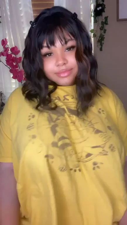 It's surprising what an oversized shirt can hide 😁