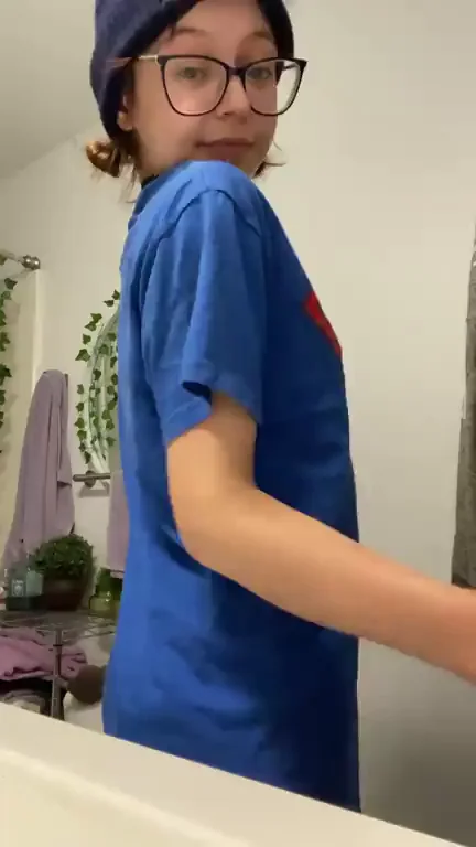 Cute Nerdy Slut's Perky Bubble Butt Tease 🍑😍