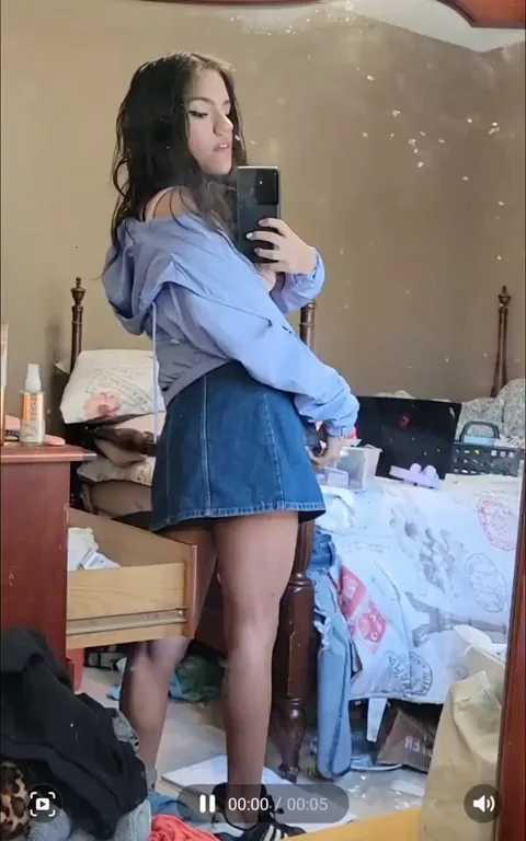 Peak up my skirt 19f