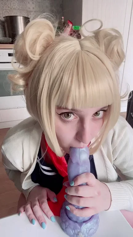 Any anime fans ? Toga Himiko giving Nox a blowjob !!