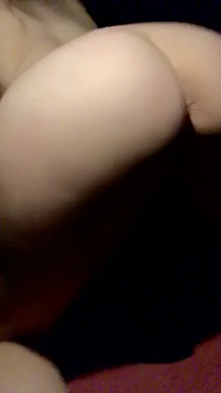 🍑 Sexy College PAWG Shakes Her Juicy Ass 🍑