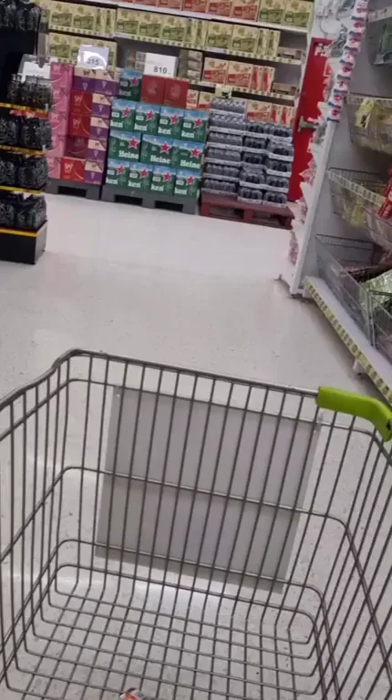 I hope my asian ? can brighten someones day in the supermarket and ur day [public flashing] I just want 8 guys to see my Ds ? do u like kinky thai girls