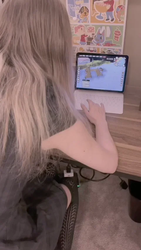RuneScape Gamer Girl Creampied & Ignored 😈🎮💦