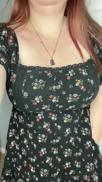 Curvy Slut's Massive Tits & Juicy Ass Reveal 💦🍑