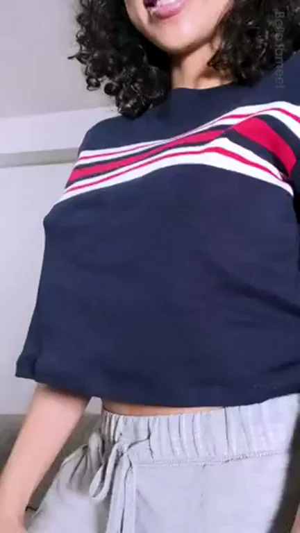 Gorgeous Curly-Haired Slut Flashes Massive Tits ?🍈🍈