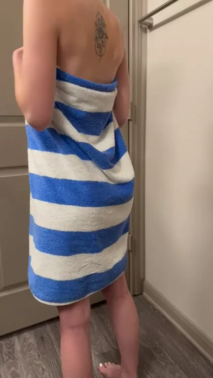 Towel's in the Way of My Hungry Redhead Ass 🍑💦