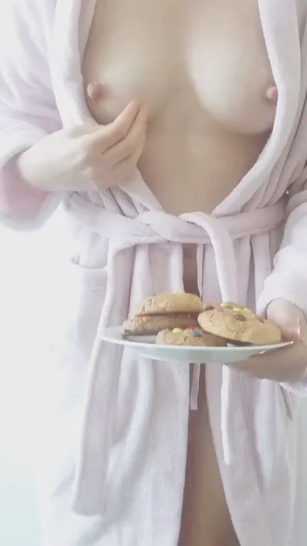 These cookies turned out a bit dry, but don't worry, mommy has a solution ???
