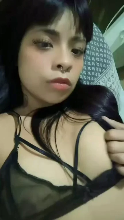 I like to touch my tits and play daddy