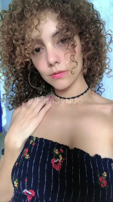Latina Bombshell's Kissable Curves Begging for Lips TODAY
