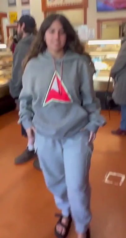 🫓 Slutty Tits Flash in Pastry Shop 😈