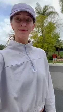 I'm this neighborhood's favorite flasher|I mean jogger
