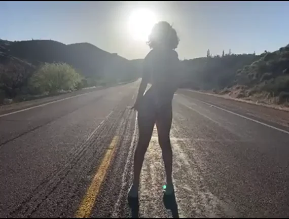 ⚠️ Roadside Petite Slut Flashing Her Tight Ass ⚠️