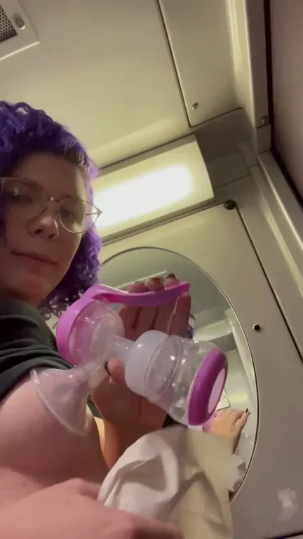 [t-girl] Milking on the train