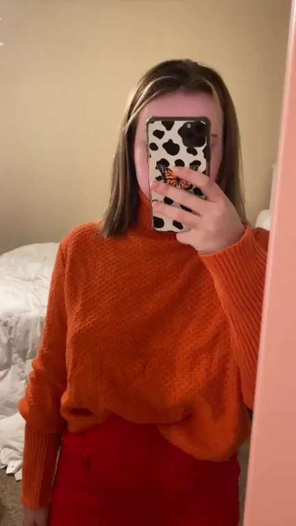 Braless Babe Flashes Massive Tits in Tight Sweater