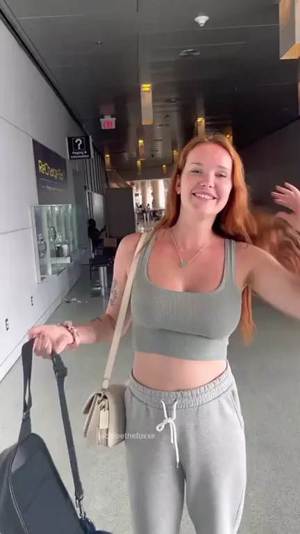 Airport edition! A huge group of people turned the corner right as I filmed this lol