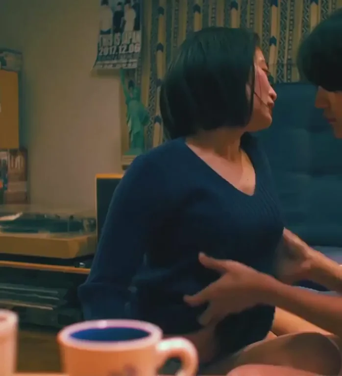Akari Fukunaga in 'Hand'