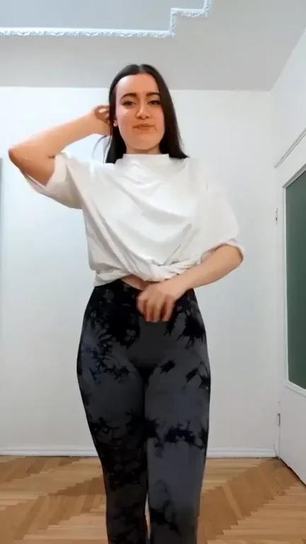 Gym Tease in Tight Yogapants 💦🧘‍♀️