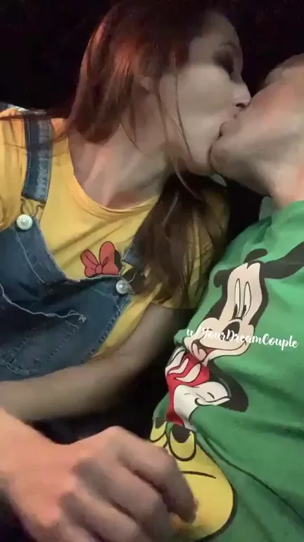 [GIF] Enjoying ourselves in the car wash