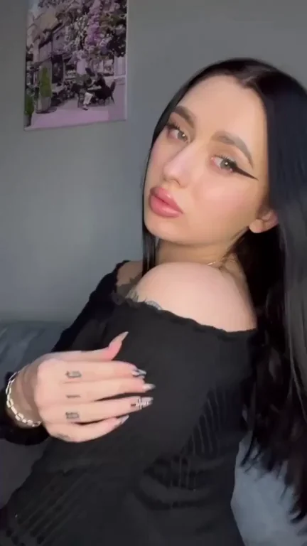 Mind-Blowing TikTok Slut Tease 😍🔥