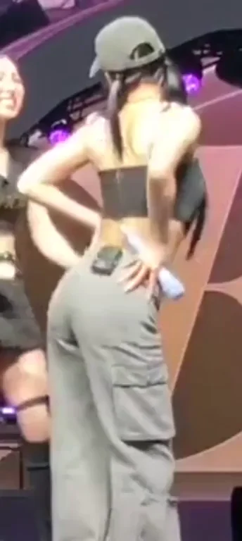 TWICE - Momo