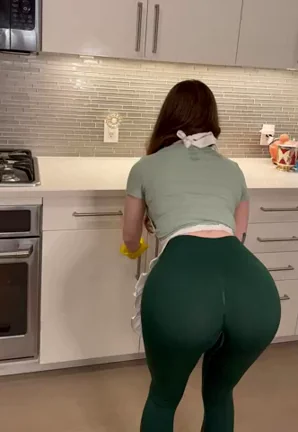Dexter's mom is so thick