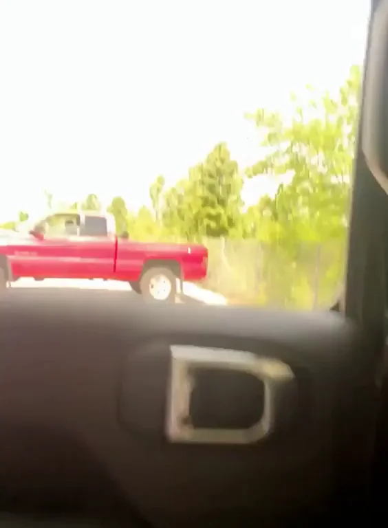 MILF's Public Car Pussy Play: Thrilling Fingers in Broad Daylight