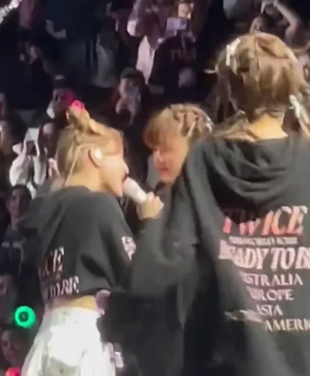 🔥 TWICE Sana Mic Tease Fap Fuel 💦