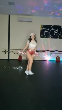 Ho Ho Holiday Twerk Fest! 🍑🎄🔥