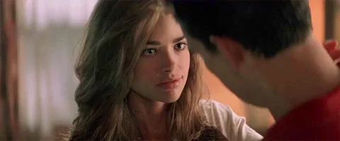 Denise Richards' Teasing Skirt Peek in Wild Things 🔥🍑