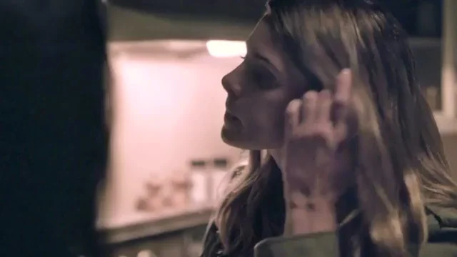 Ashley Greene & Eve Harlow in Rogue [S4E3-2017]